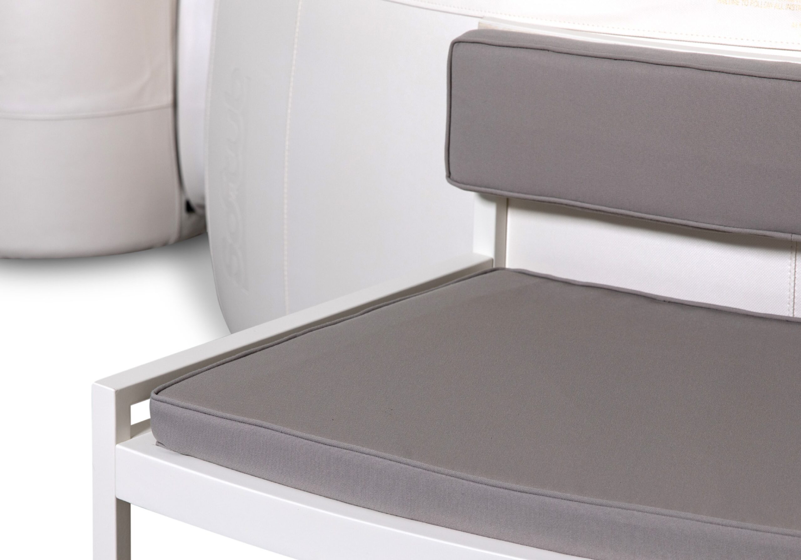 סקשן אלומיניום ספה עם כריות – תמונה 2