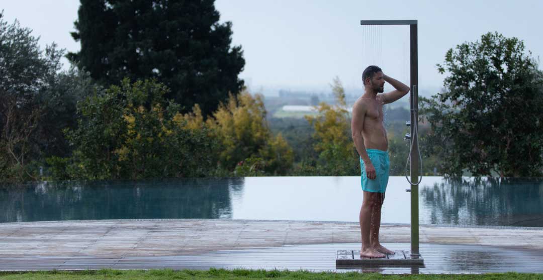 כיצד להתקין מקלחון חוץ בגינה – כל השלבים