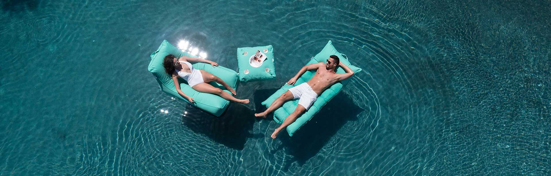 פופים צפים במגוון עיצובים – איך לשדרג את חווית הבריכה הביתית