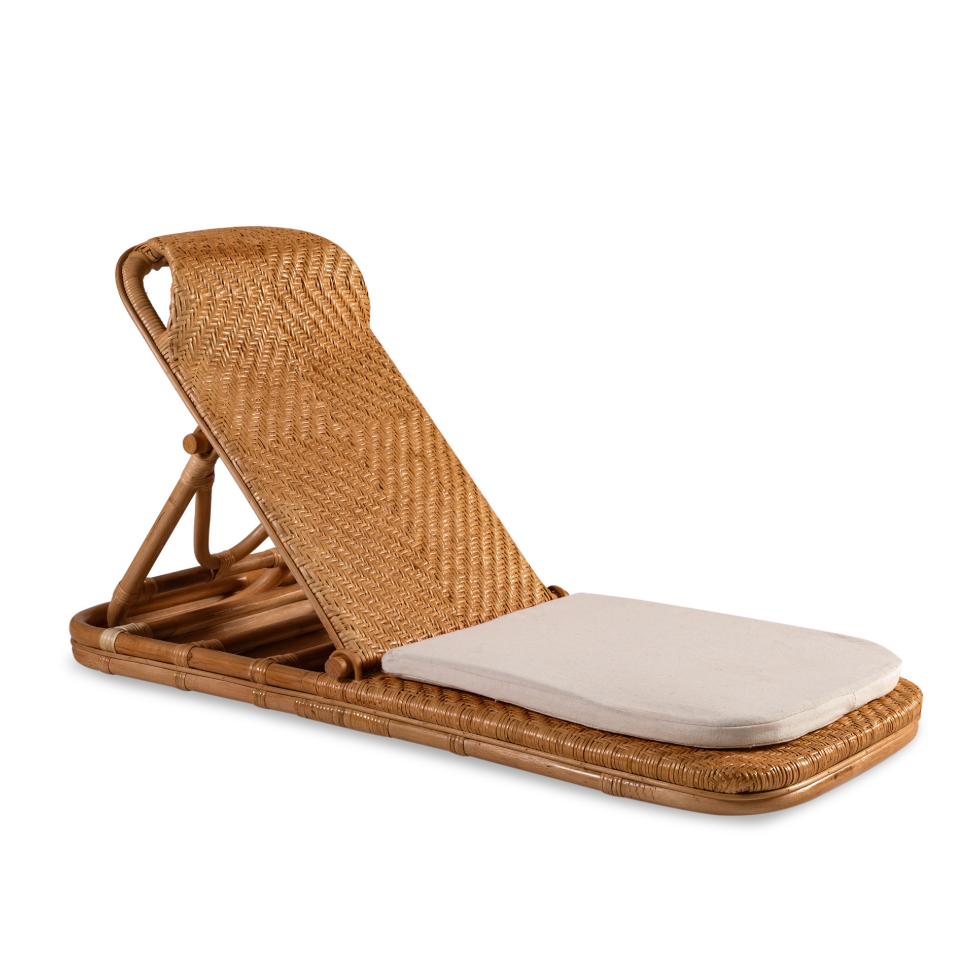 כיסא ראטן מתקפל לצד הבריכה – תמונה 11